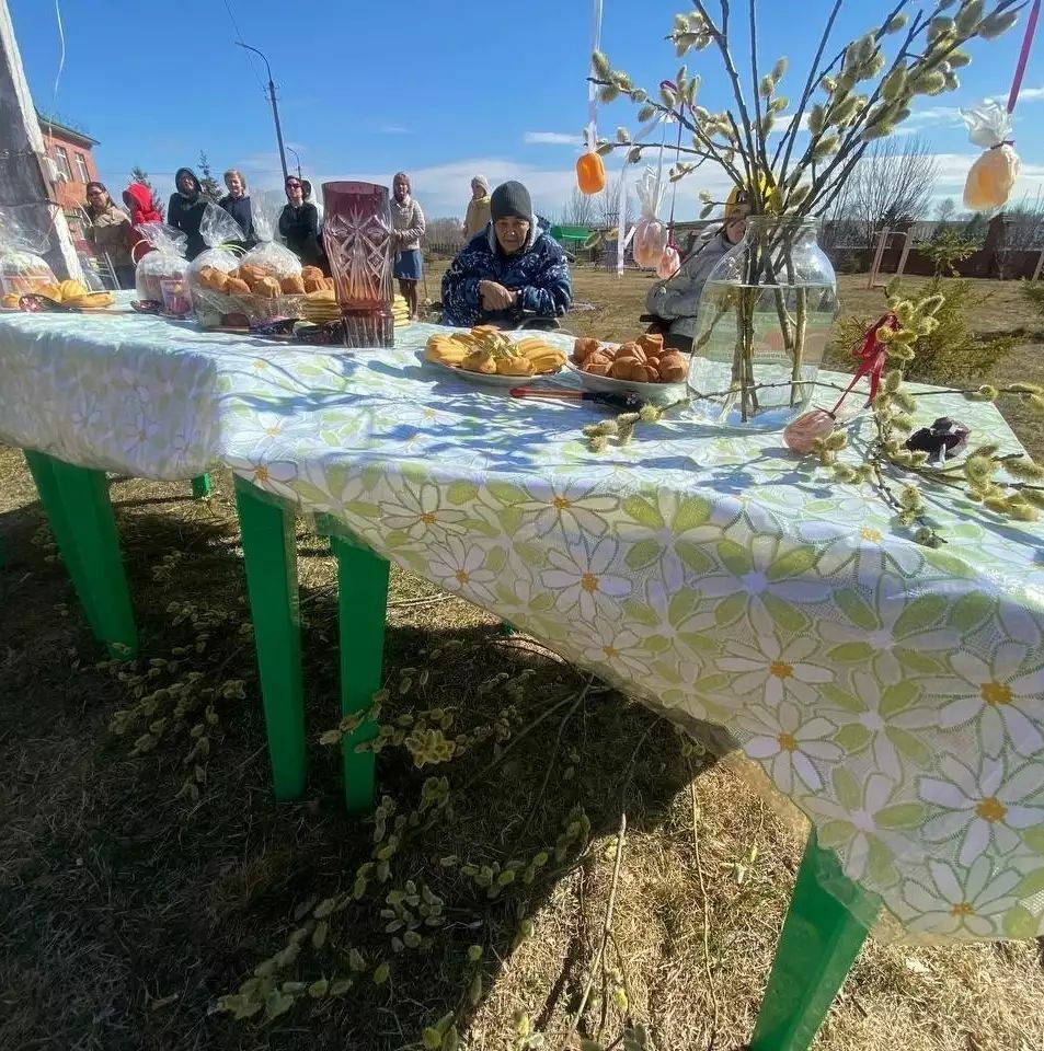 <span style="font-style: italic;">Пасха и Ураза-байрам</span><br>