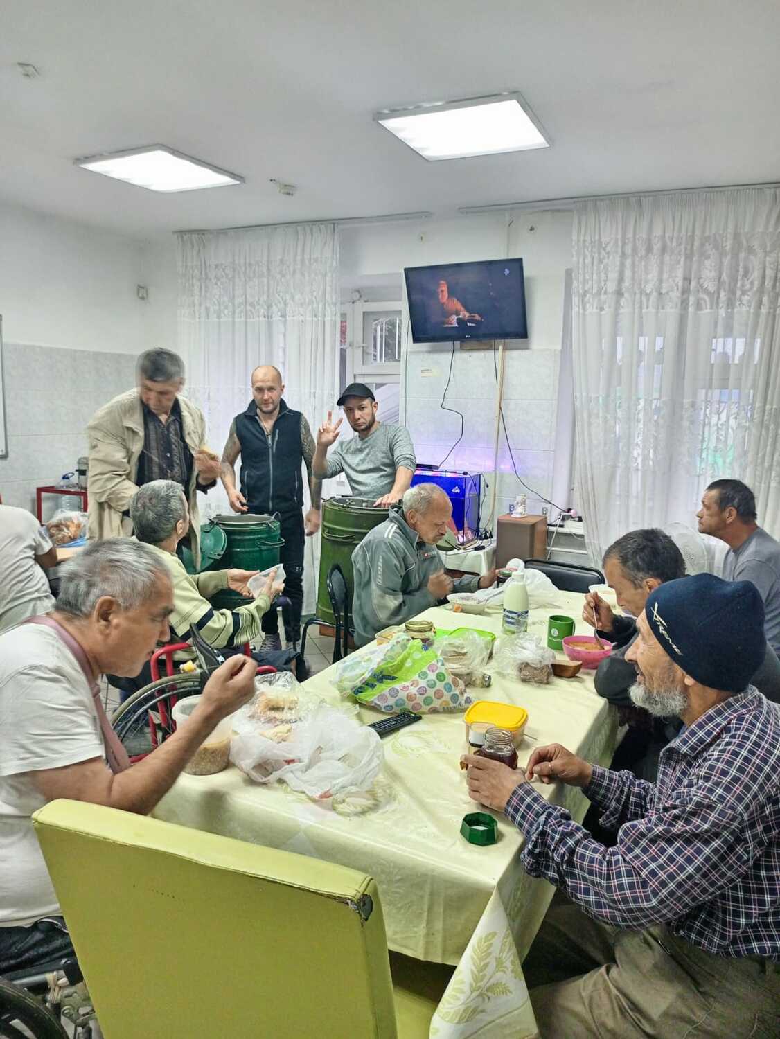 <span style="font-style: italic;">Центр "Бомж" </span>